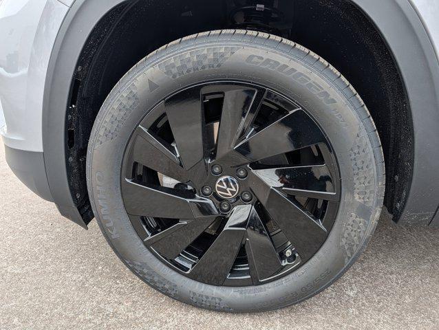 new 2026 Volkswagen Atlas Cross Sport car, priced at $45,246