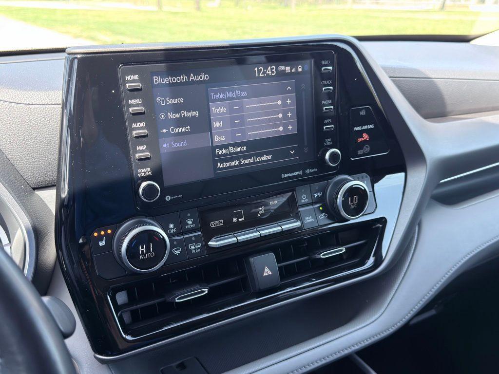 used 2022 Toyota Highlander car, priced at $28,994