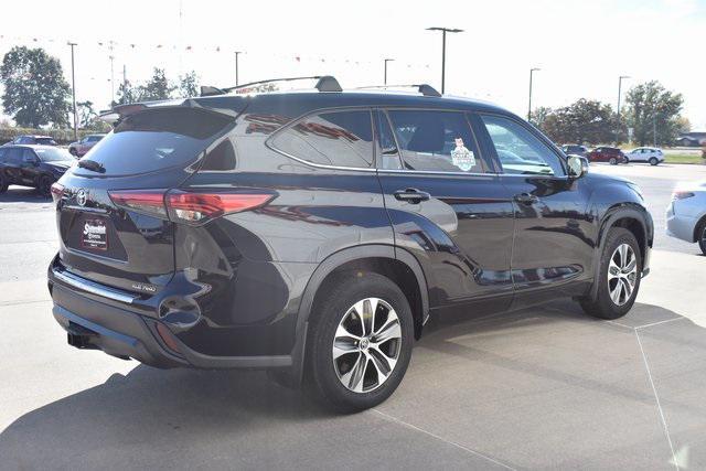 used 2022 Toyota Highlander car, priced at $34,079