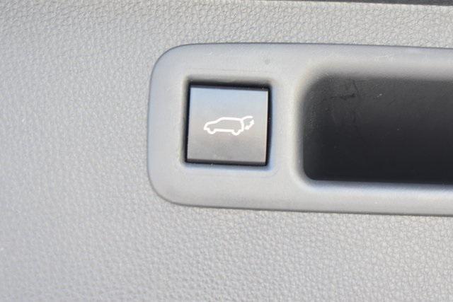 used 2022 Toyota Highlander car, priced at $34,079