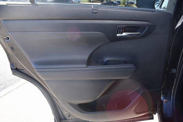 used 2022 Toyota Highlander car, priced at $34,079