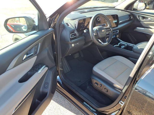 used 2025 Chevrolet Traverse car, priced at $35,490