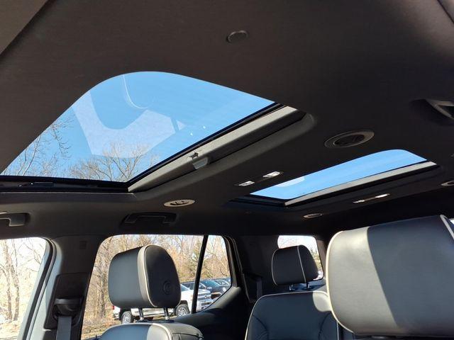 used 2022 Chevrolet Traverse car, priced at $28,490
