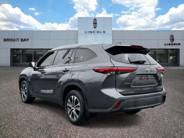 used 2021 Toyota Highlander car, priced at $32,298