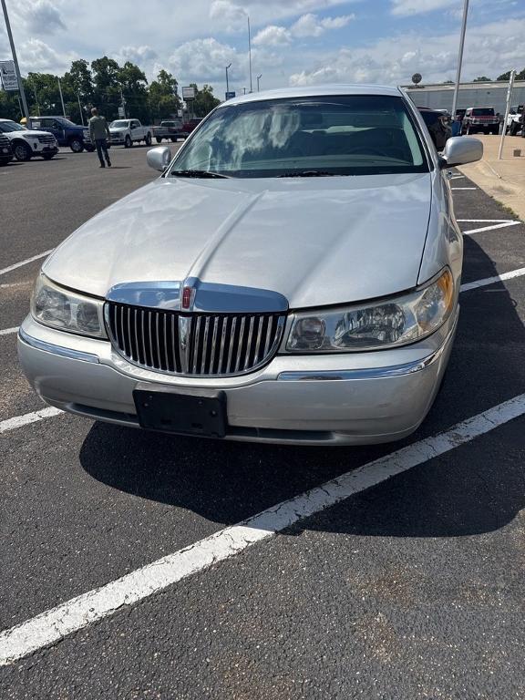 used 1999 Lincoln Town Car car, priced at $9,500