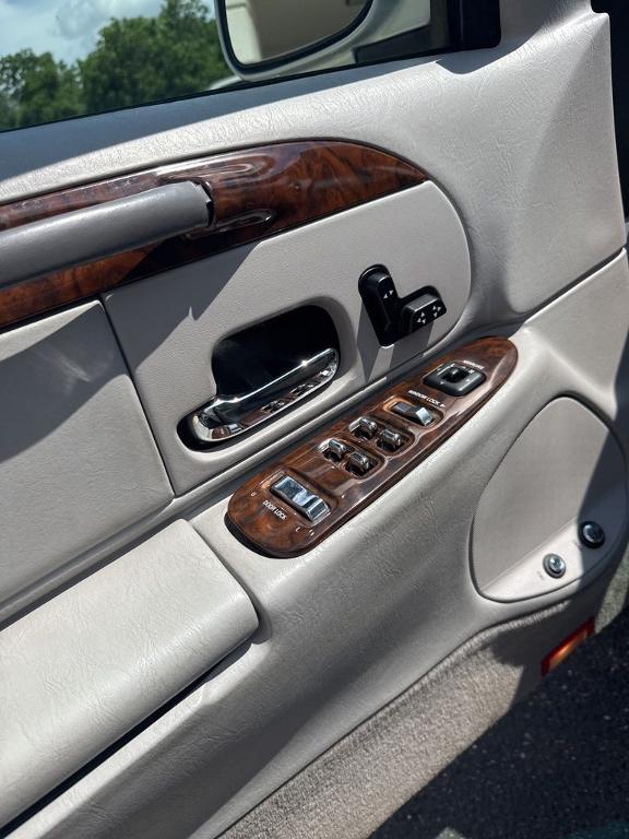 used 1999 Lincoln Town Car car, priced at $9,500