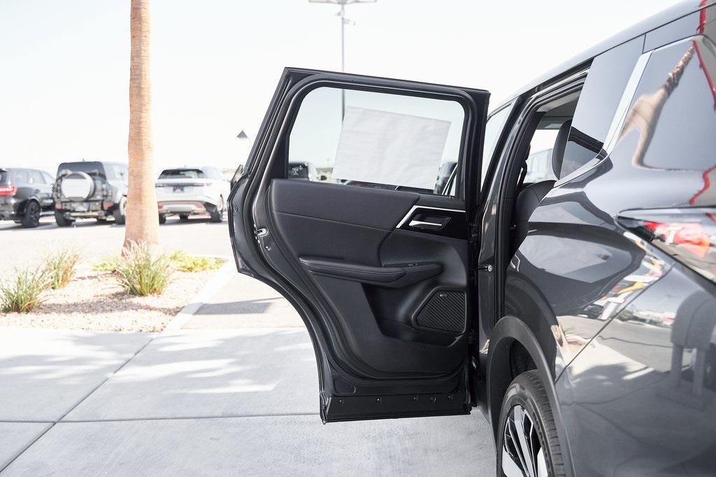 new 2025 Mitsubishi Outlander car, priced at $31,999