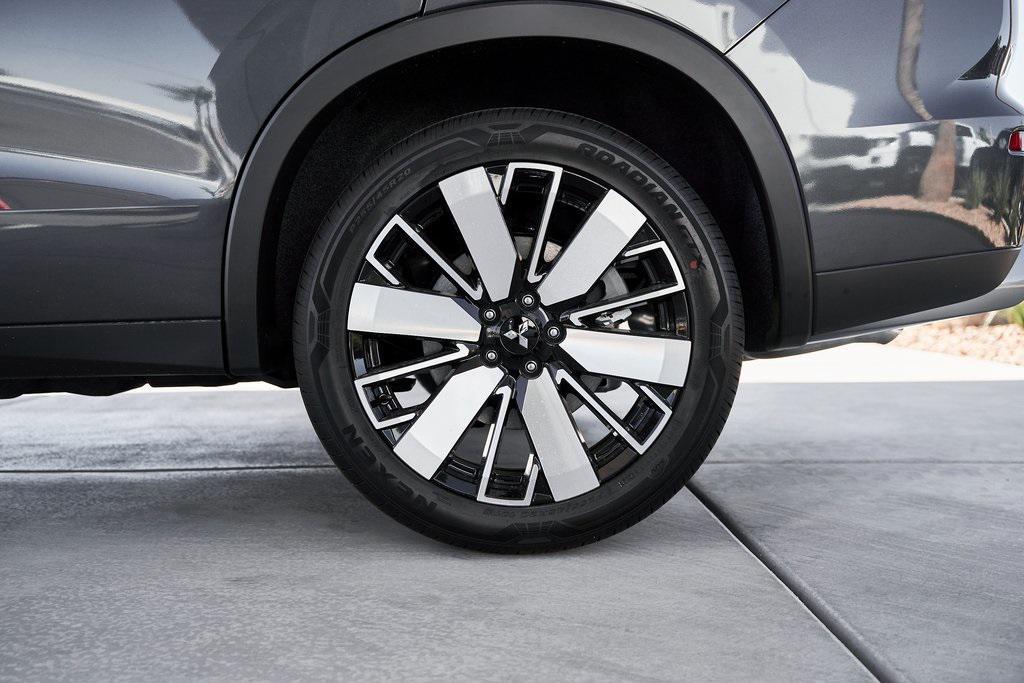 new 2025 Mitsubishi Outlander car, priced at $31,999