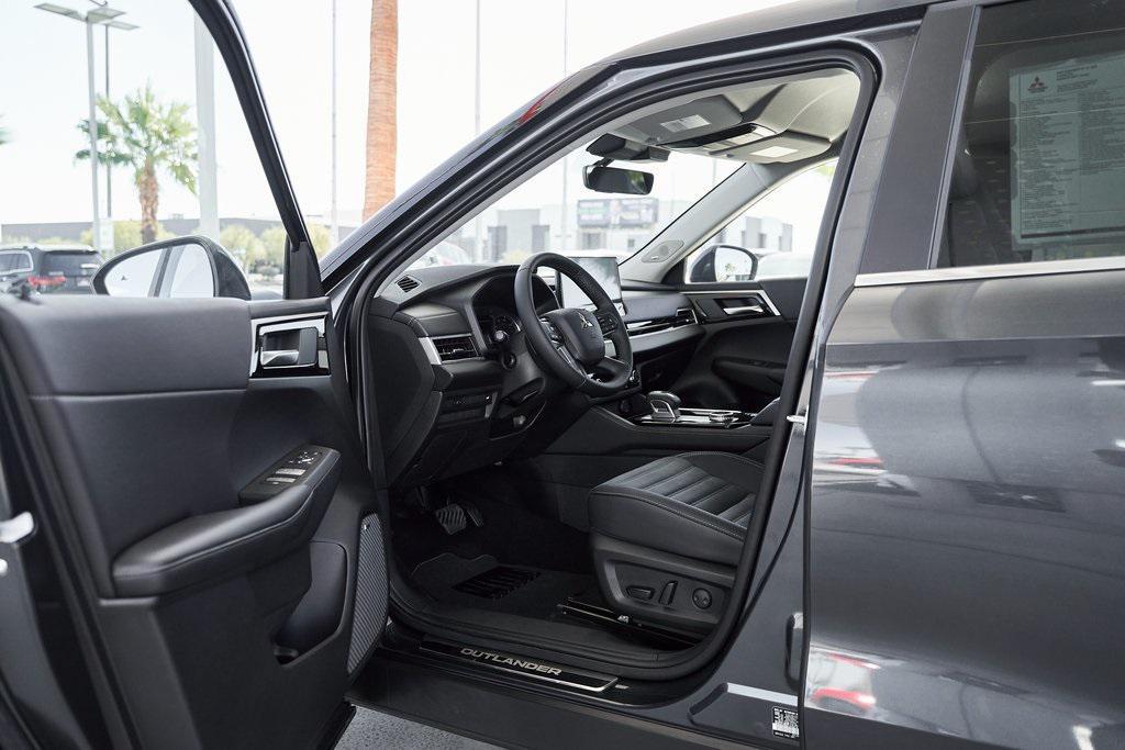 new 2025 Mitsubishi Outlander car, priced at $31,999
