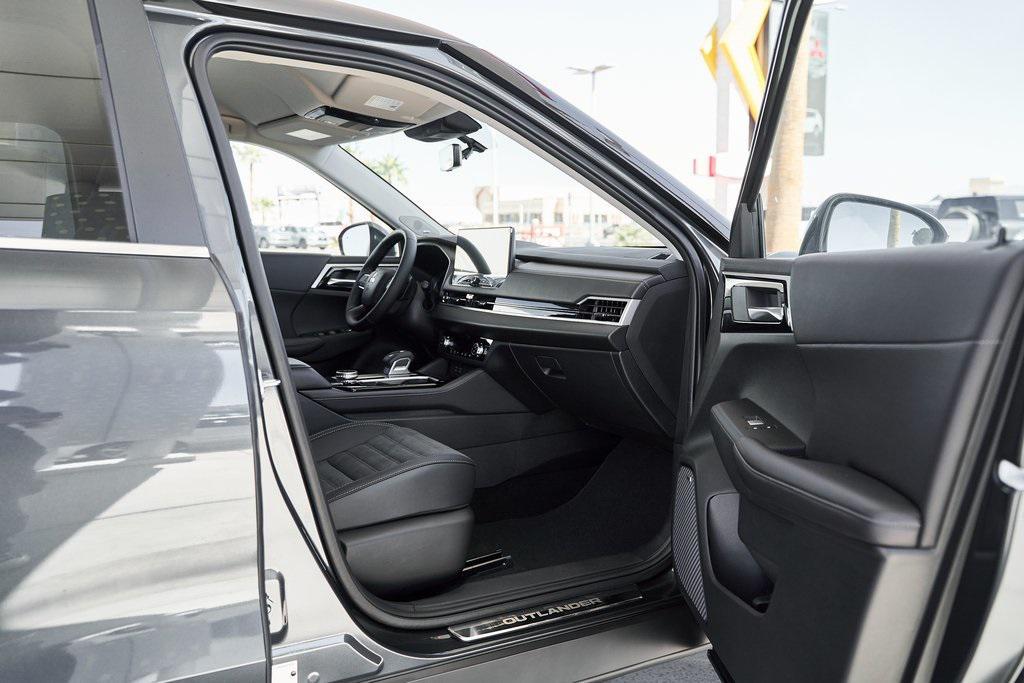 new 2025 Mitsubishi Outlander car, priced at $31,999