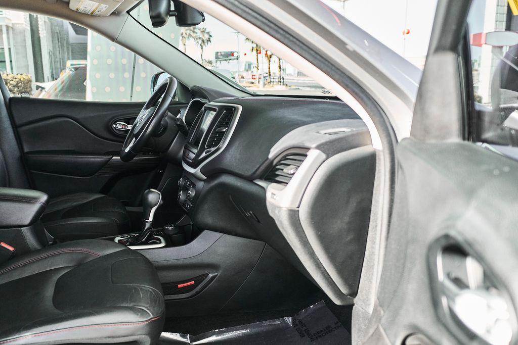 used 2015 Jeep Cherokee car, priced at $10,923