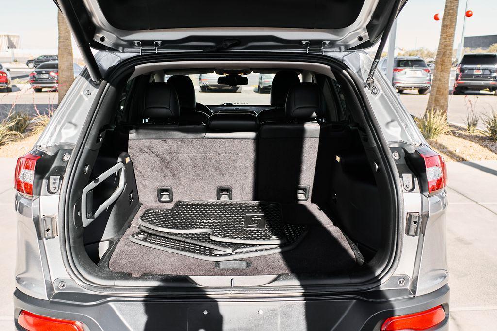 used 2015 Jeep Cherokee car, priced at $10,923