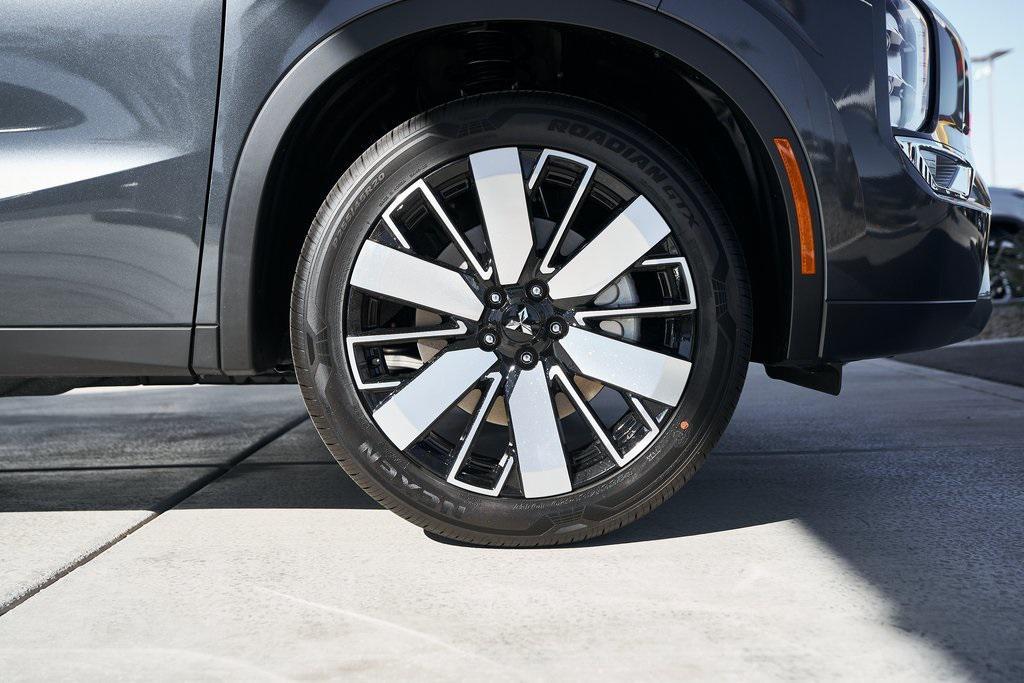 new 2025 Mitsubishi Outlander car, priced at $32,460