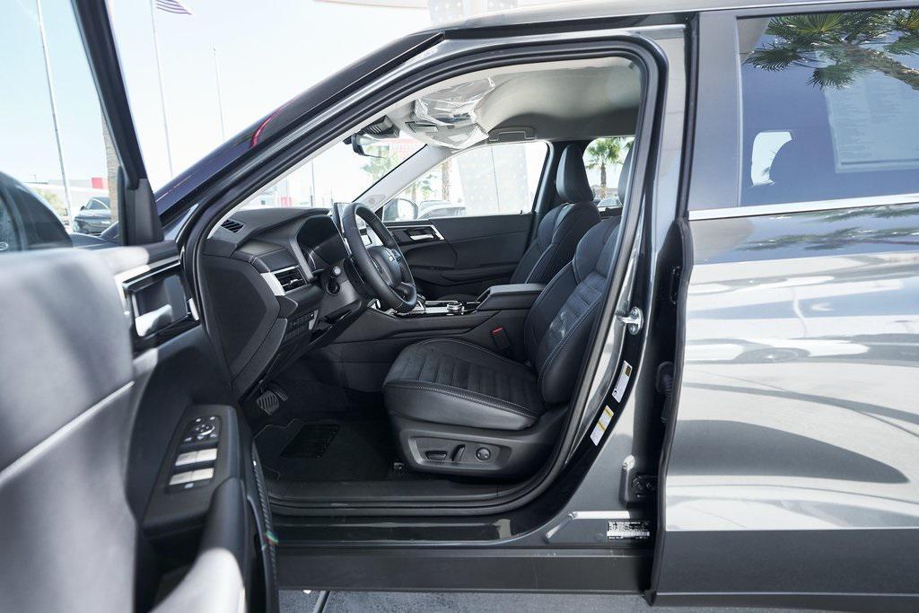 new 2025 Mitsubishi Outlander car, priced at $32,460