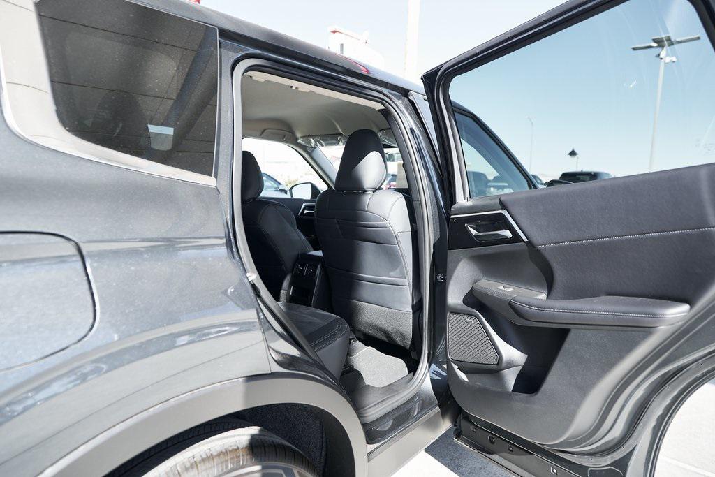 new 2025 Mitsubishi Outlander car, priced at $32,460