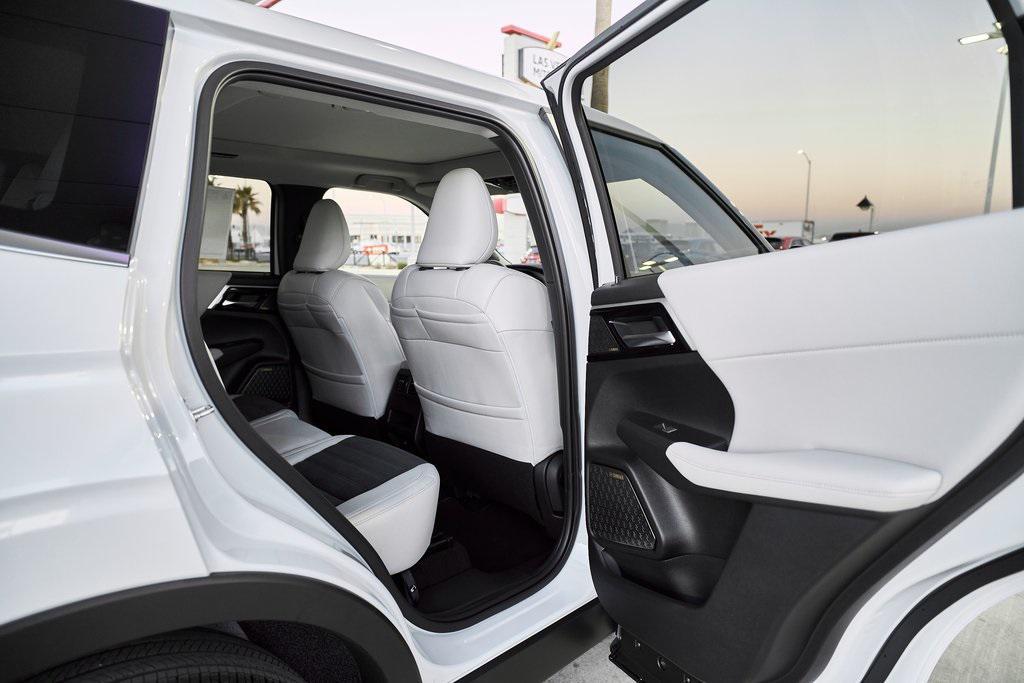 new 2026 Mitsubishi Outlander car, priced at $40,675