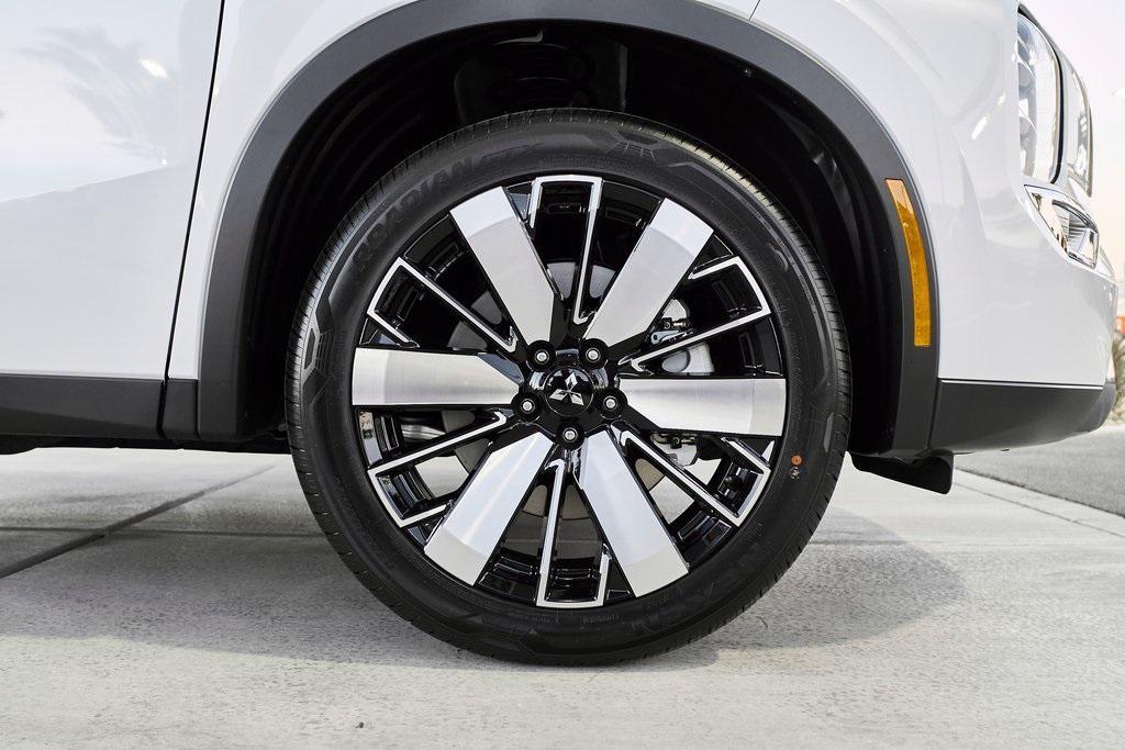 new 2026 Mitsubishi Outlander car, priced at $40,675