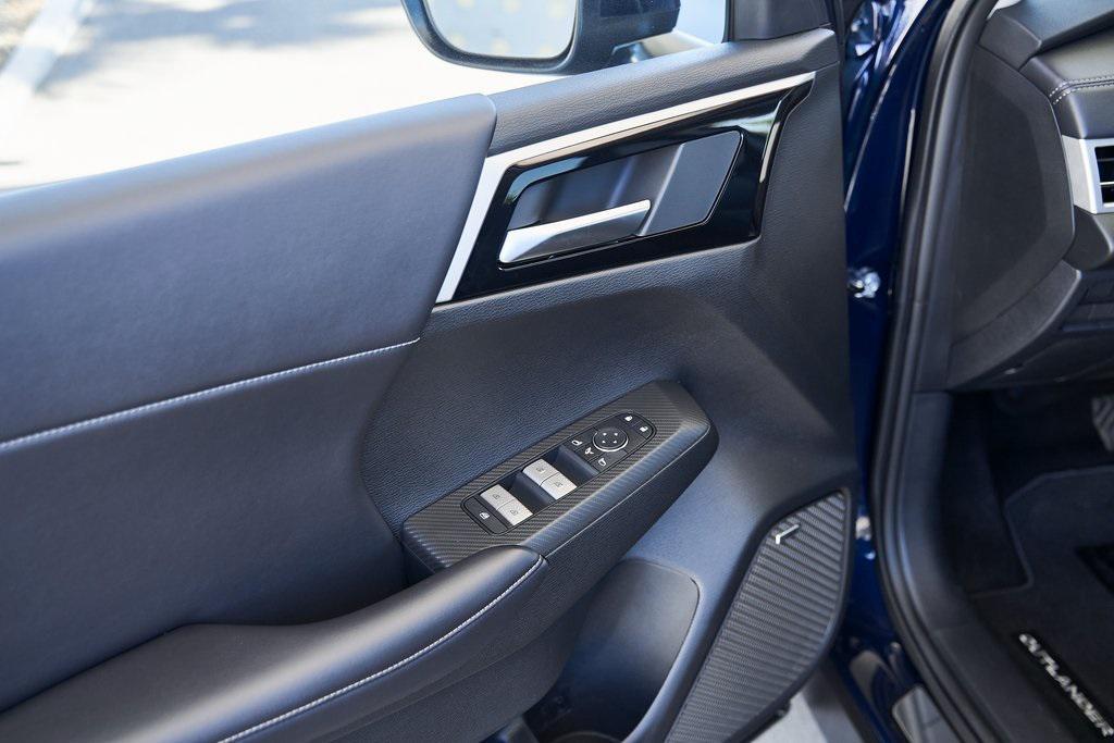 new 2025 Mitsubishi Outlander car, priced at $31,999