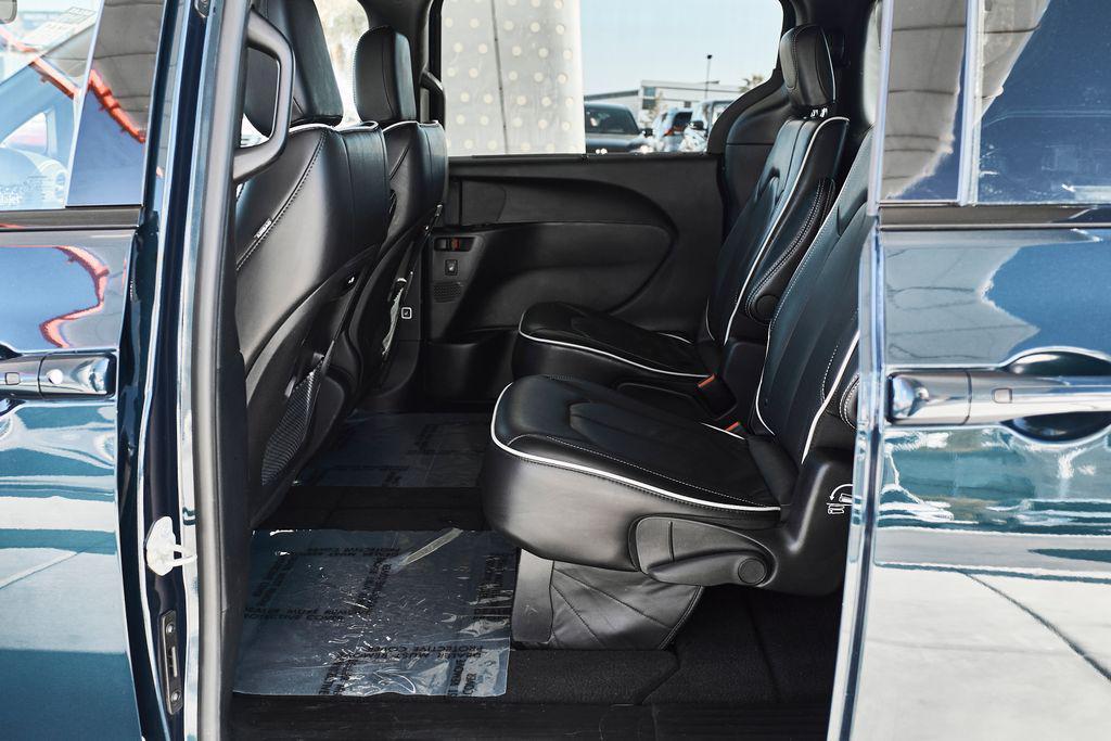 used 2025 Chrysler Pacifica car, priced at $32,909