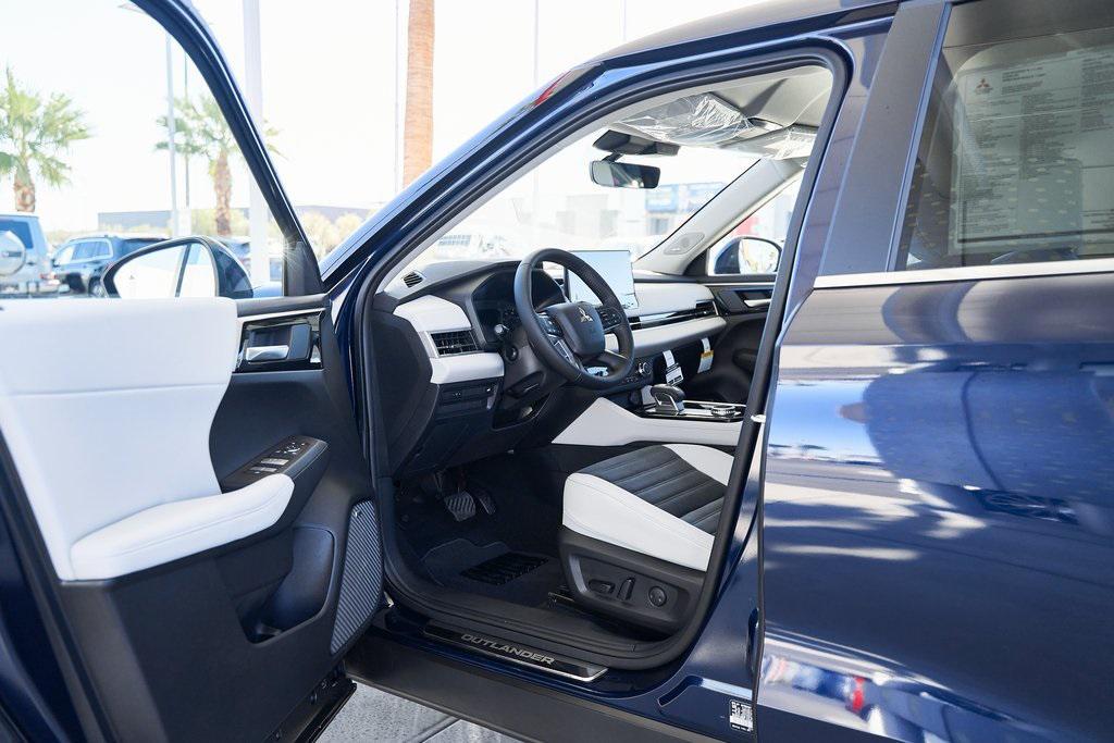 new 2025 Mitsubishi Outlander car, priced at $31,999