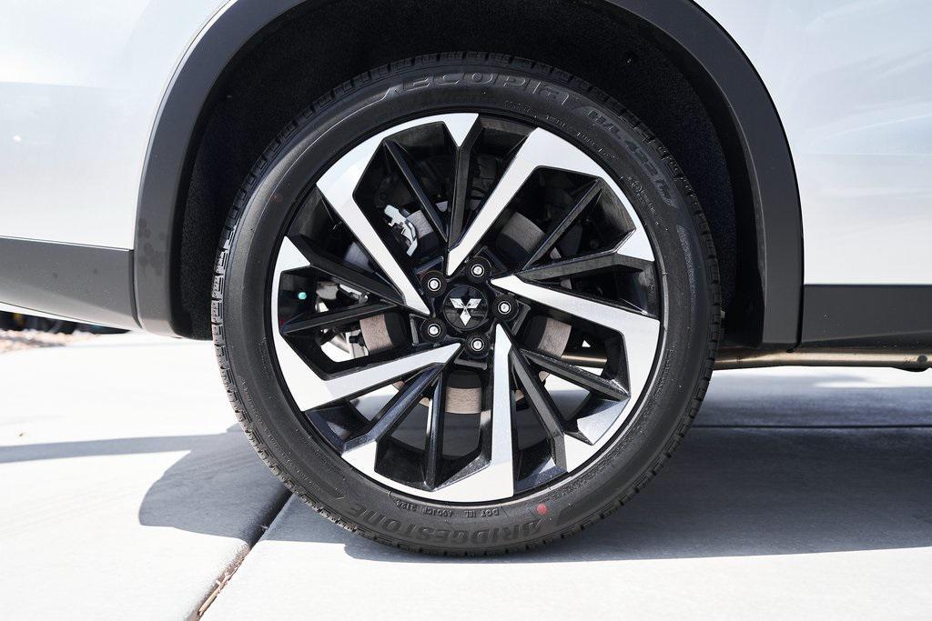 new 2025 Mitsubishi Outlander PHEV car, priced at $37,672