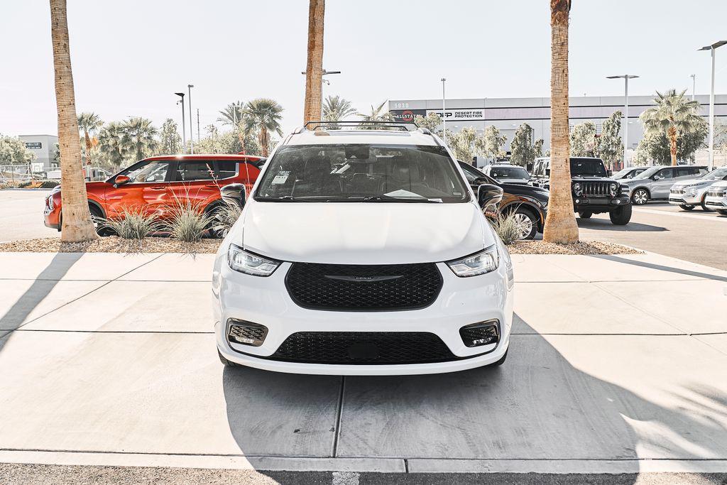 used 2025 Chrysler Pacifica car, priced at $34,403