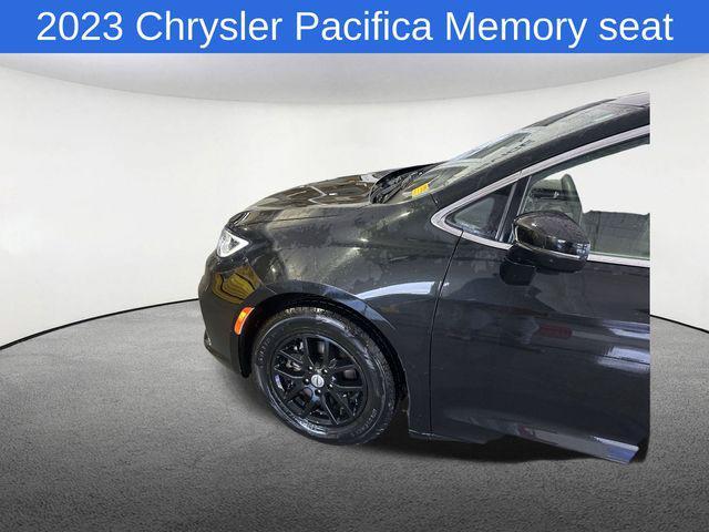 used 2023 Chrysler Pacifica car, priced at $23,171