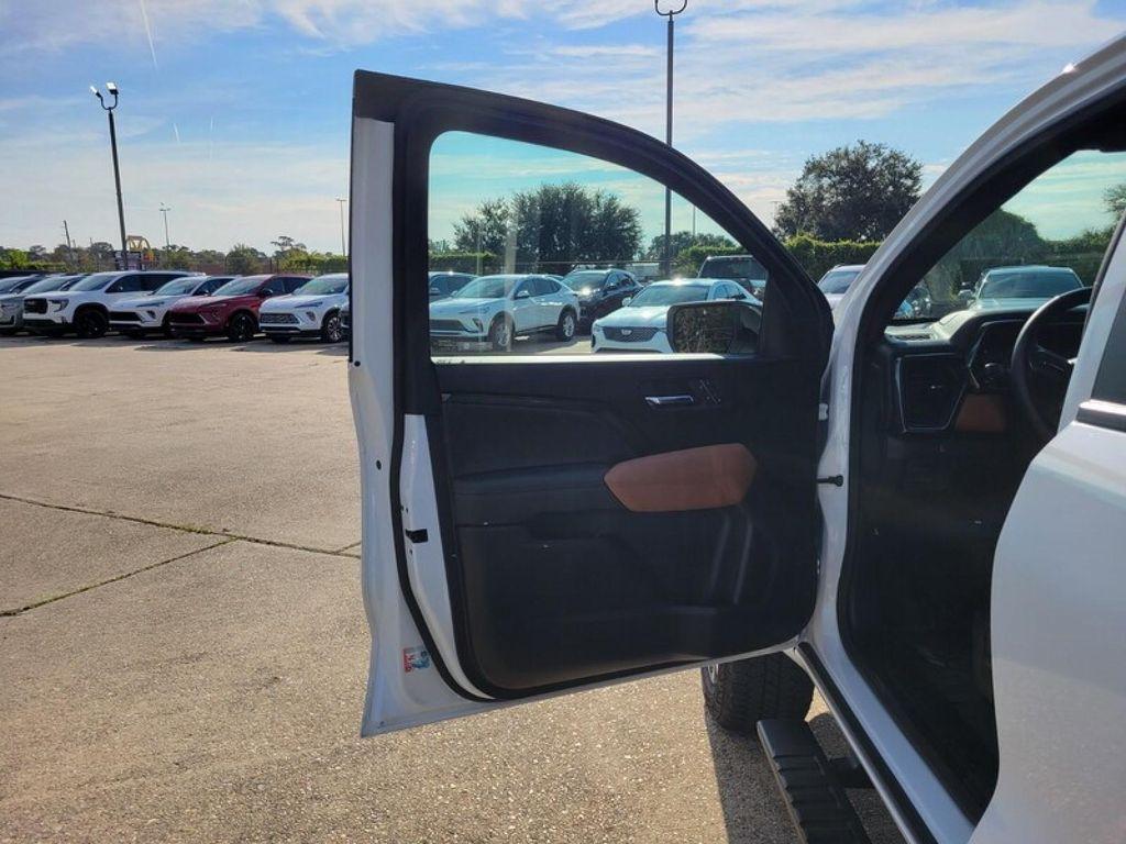 used 2024 GMC Canyon car, priced at $40,400