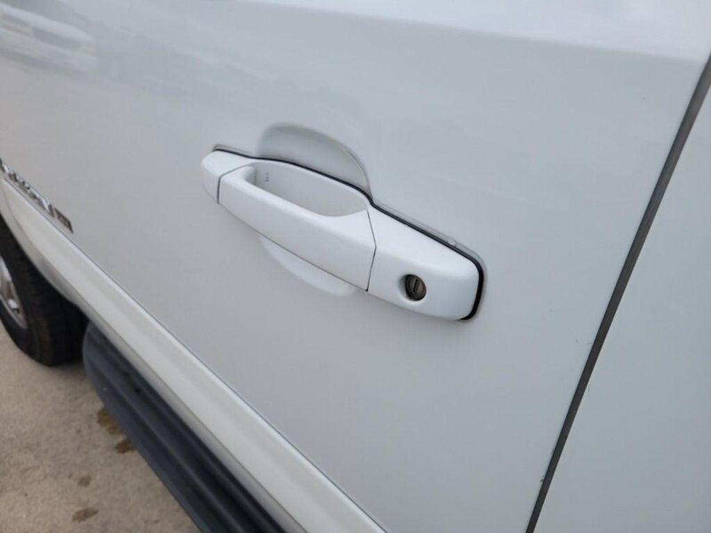 used 2009 GMC Yukon car, priced at $6,000