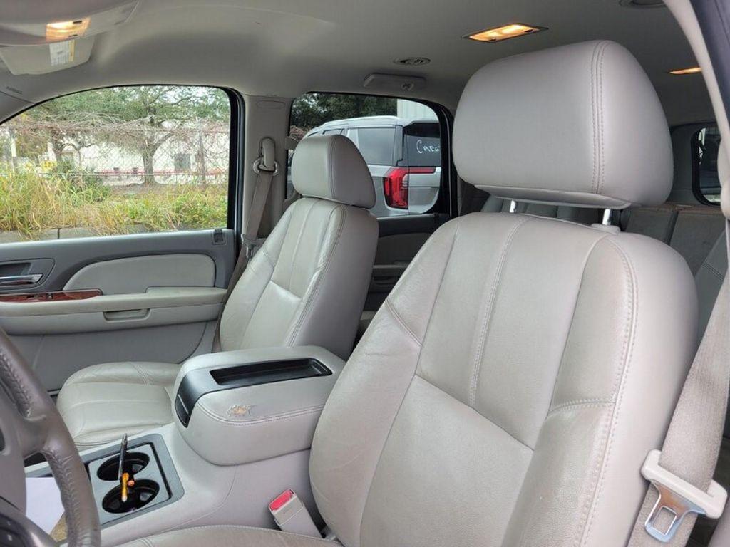 used 2009 GMC Yukon car, priced at $6,000