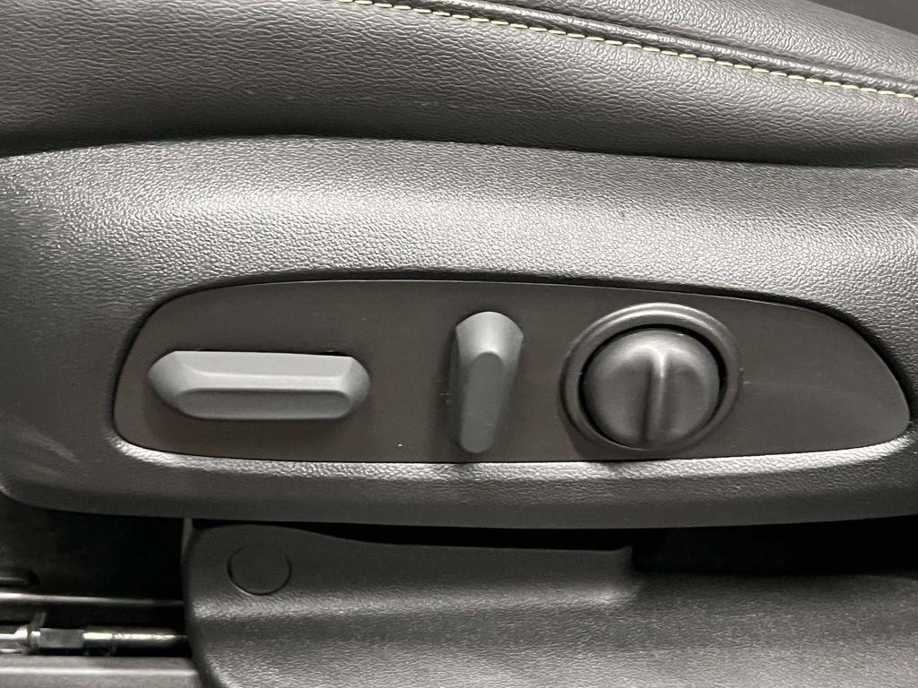 used 2023 Chevrolet Traverse car, priced at $27,995