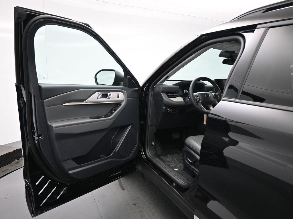 new 2025 Ford Explorer car, priced at $39,120