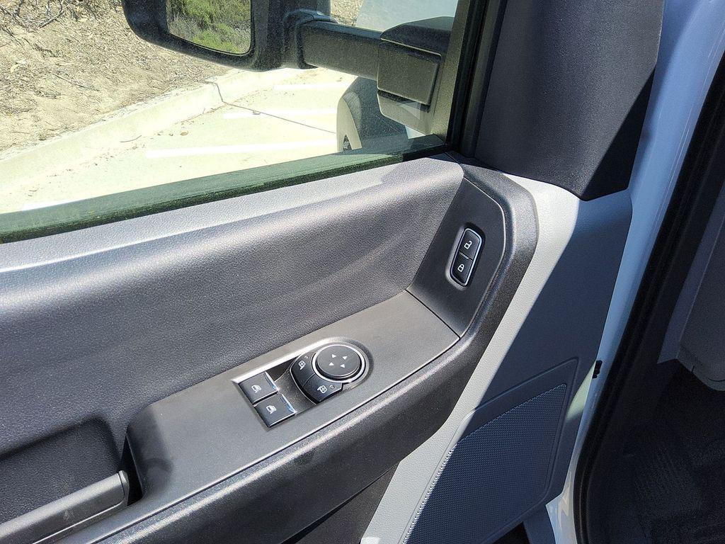 new 2025 Ford F-450 car, priced at $62,911