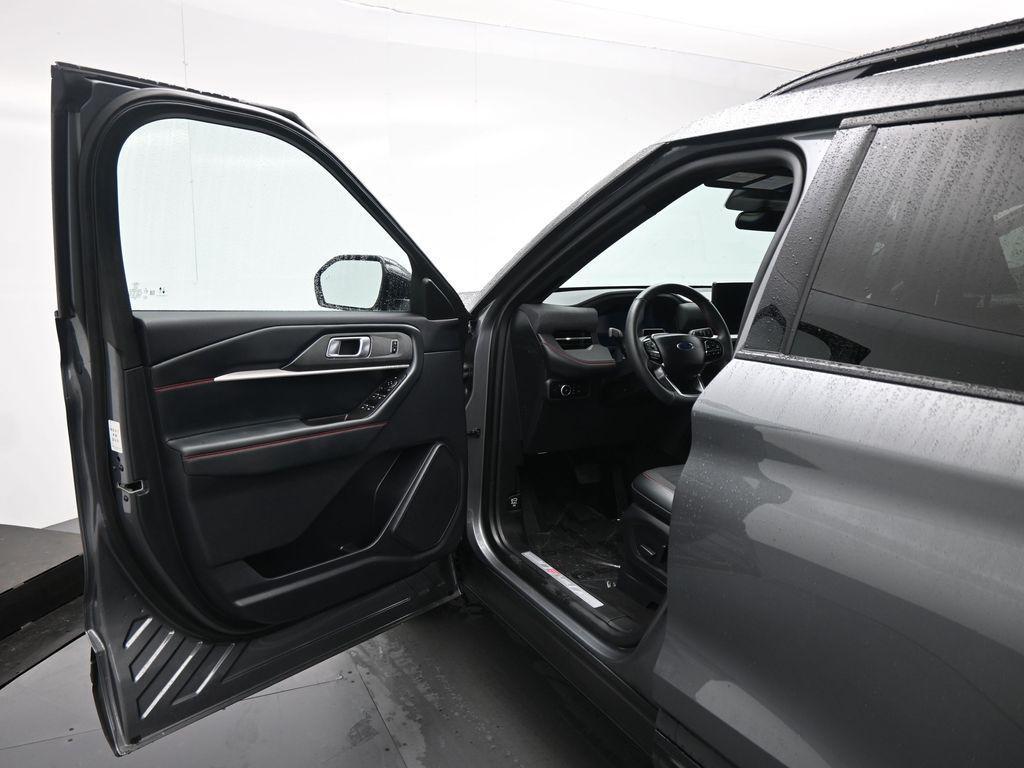 used 2025 Ford Explorer car, priced at $39,917