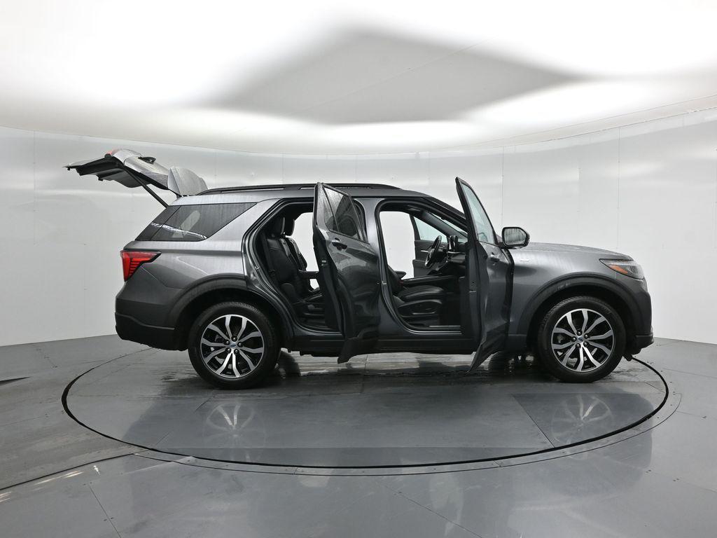 used 2025 Ford Explorer car, priced at $39,917