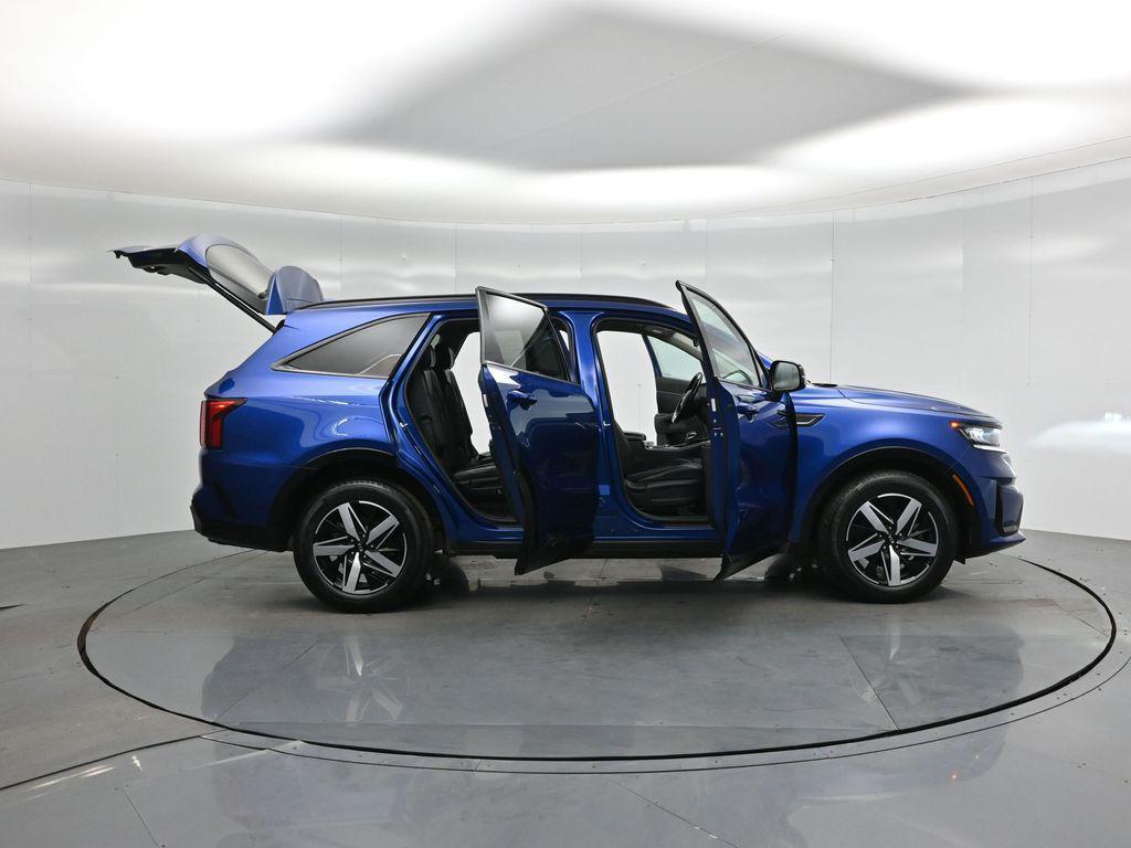 used 2021 Kia Sorento car, priced at $23,051