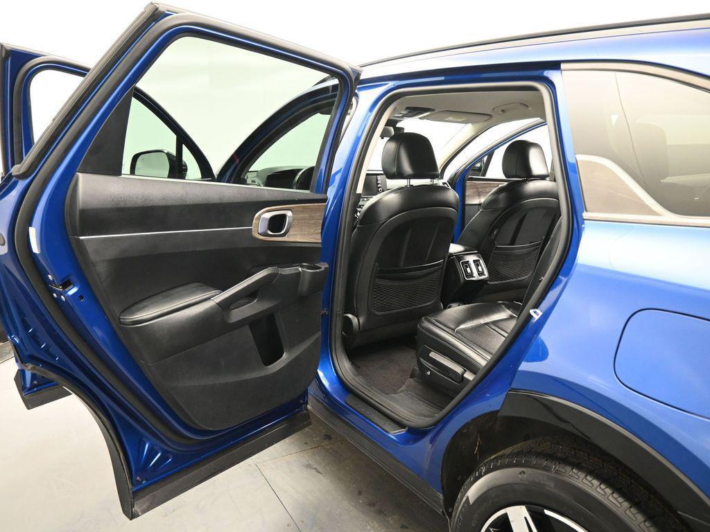 used 2021 Kia Sorento car, priced at $23,051