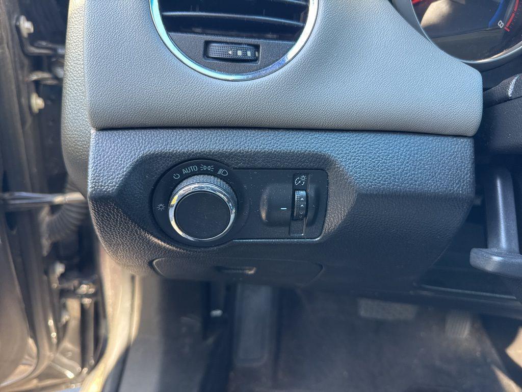 used 2016 Chevrolet Cruze Limited car, priced at $5,682
