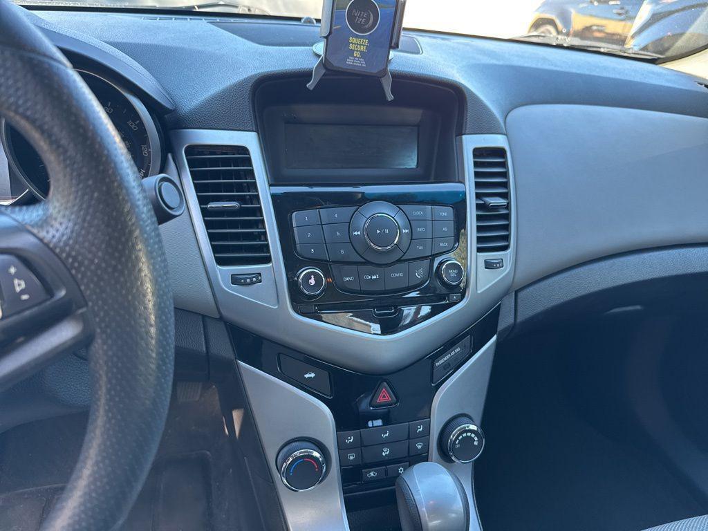 used 2016 Chevrolet Cruze Limited car, priced at $5,682