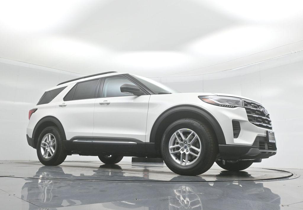 new 2025 Ford Explorer car, priced at $39,145