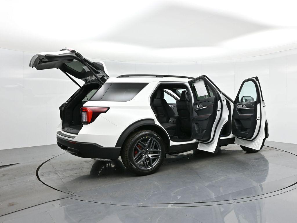 new 2025 Ford Explorer car, priced at $47,695
