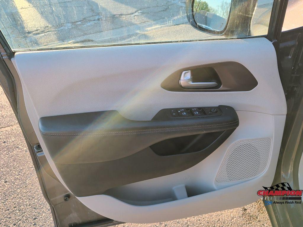 used 2018 Chrysler Pacifica car, priced at $15,400