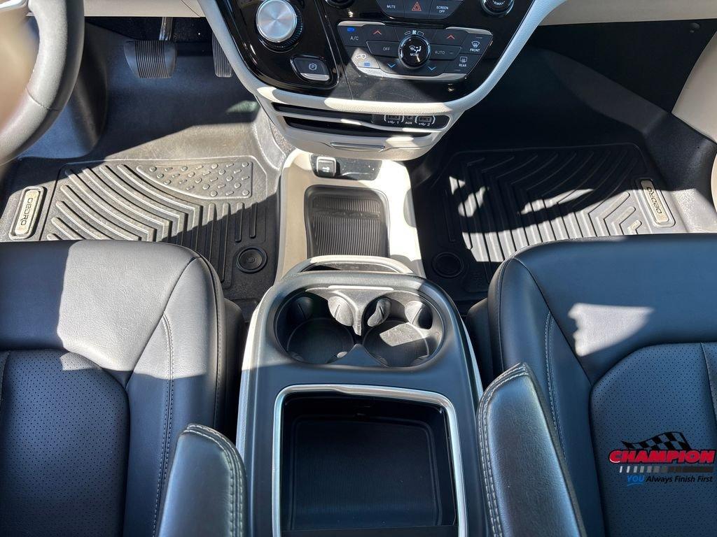 used 2023 Chrysler Pacifica car, priced at $24,621