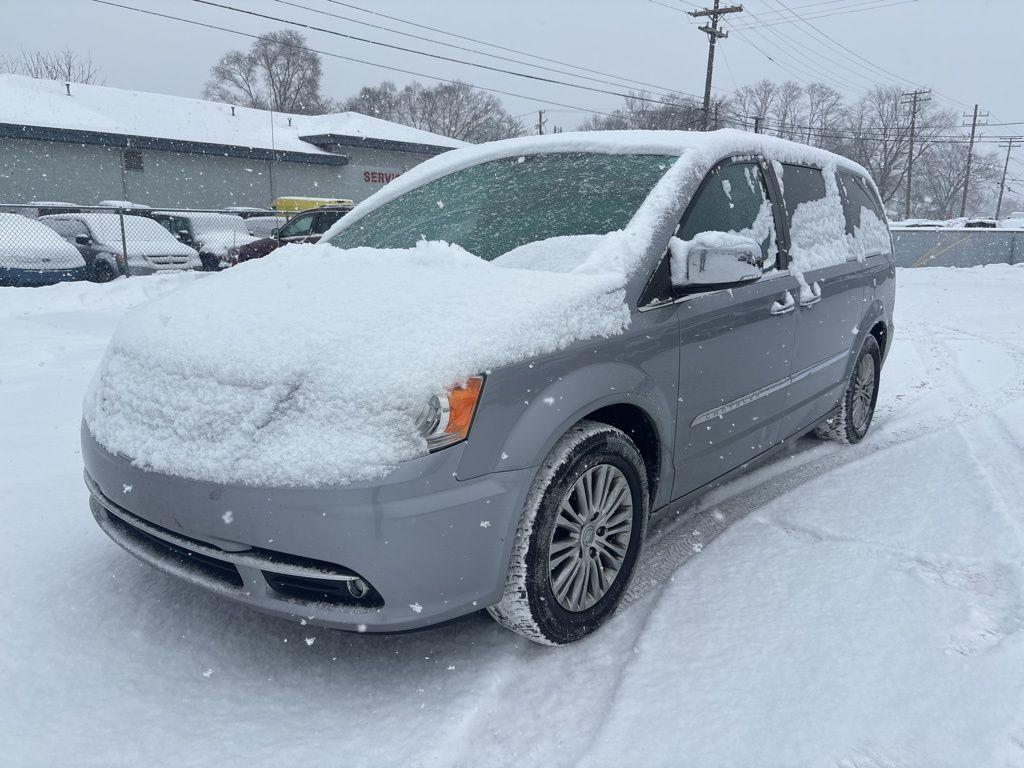 used 2013 Chrysler Town & Country car, priced at $5,995
