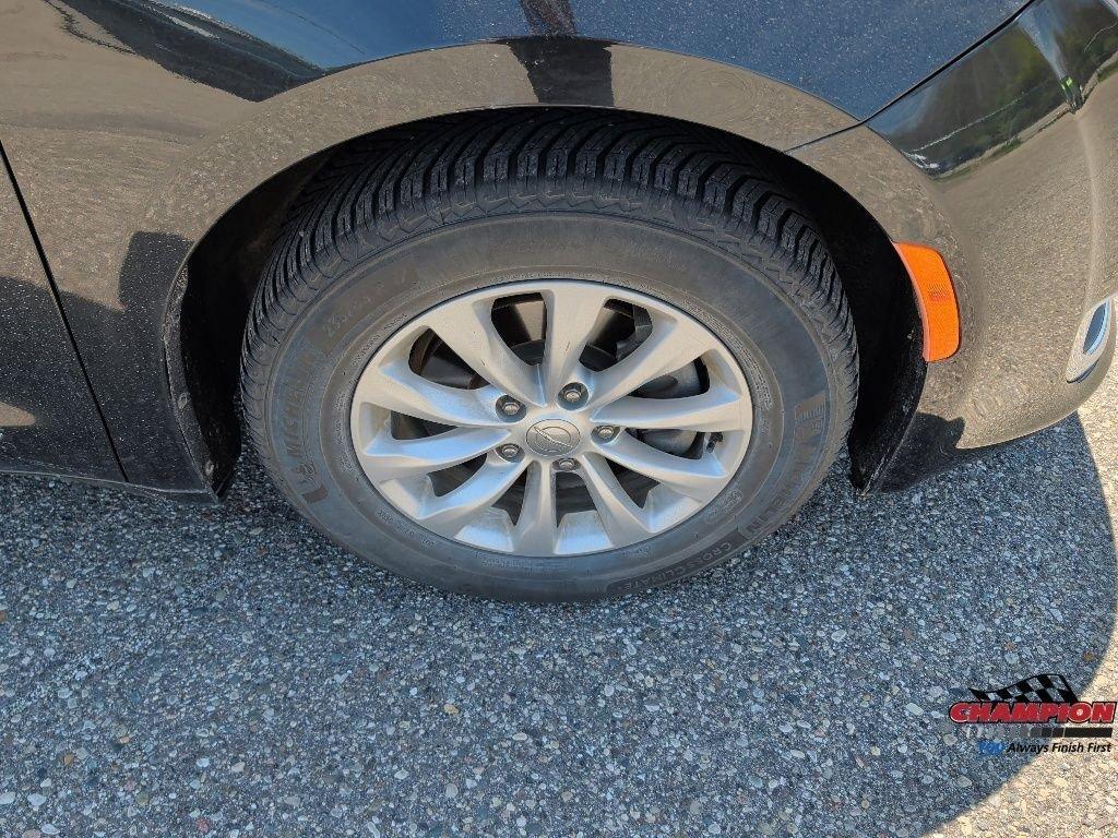 used 2018 Chrysler Pacifica car, priced at $13,850