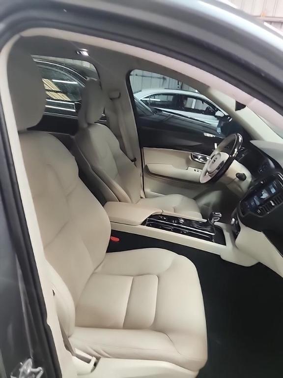 used 2018 Volvo XC90 car, priced at $20,995