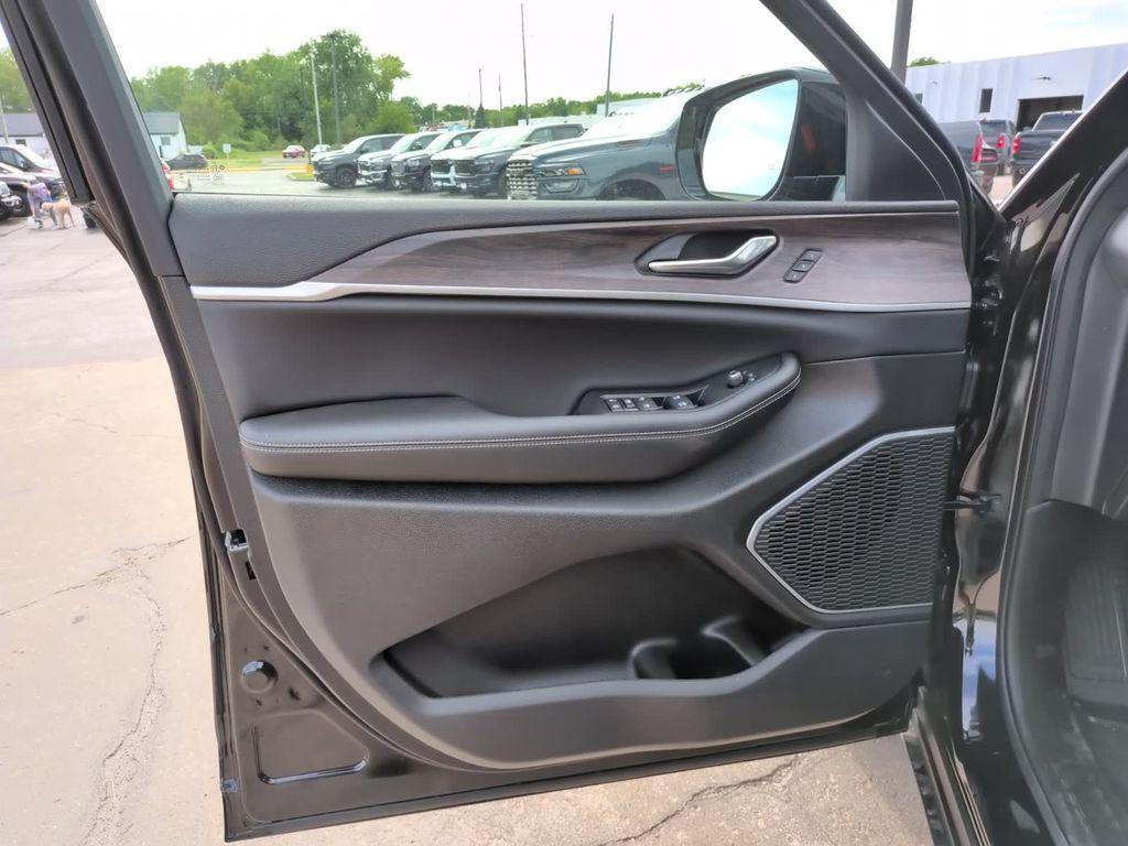 new 2026 Jeep Grand Cherokee L car, priced at $45,411