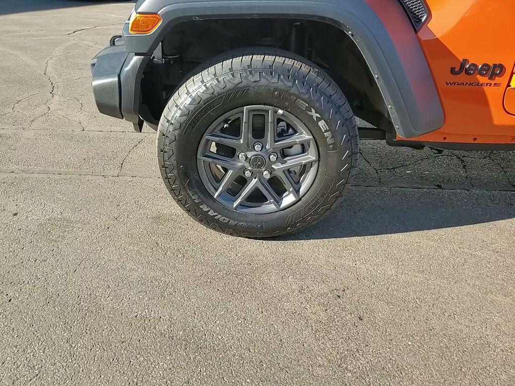 new 2025 Jeep Wrangler car, priced at $42,160