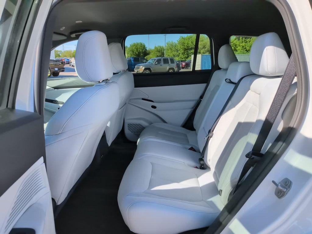 new 2026 Jeep Cherokee car, priced at $34,576