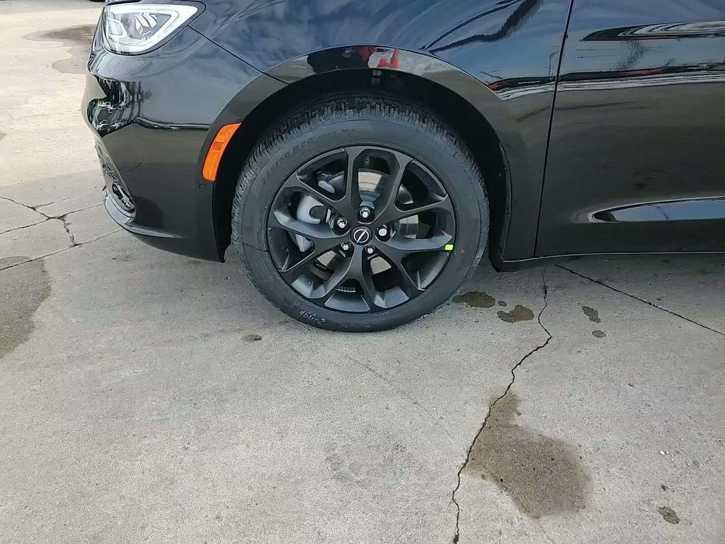 new 2026 Chrysler Pacifica car, priced at $53,080